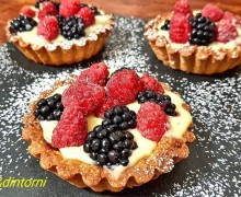 CROSTATINE CON CREMA DI CIOCCOLATO BIANCO MORE E LAMPONI 