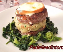 HAMBURGER ALLA PROVOLA AFFUMICATA CREMA PATATE E PANCETTA